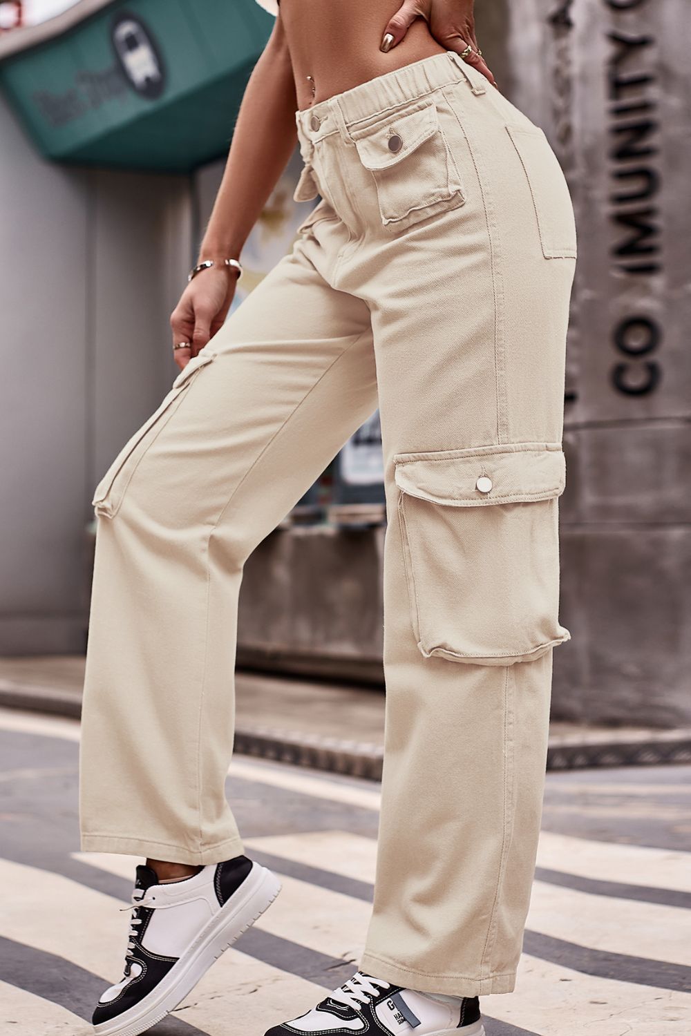 Loose Fit Knee-Pocket Jeans