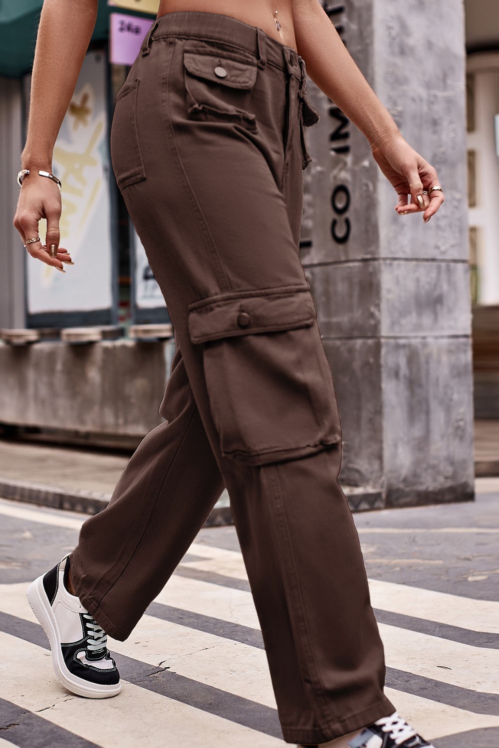 Loose Fit Knee-Pocket Jeans