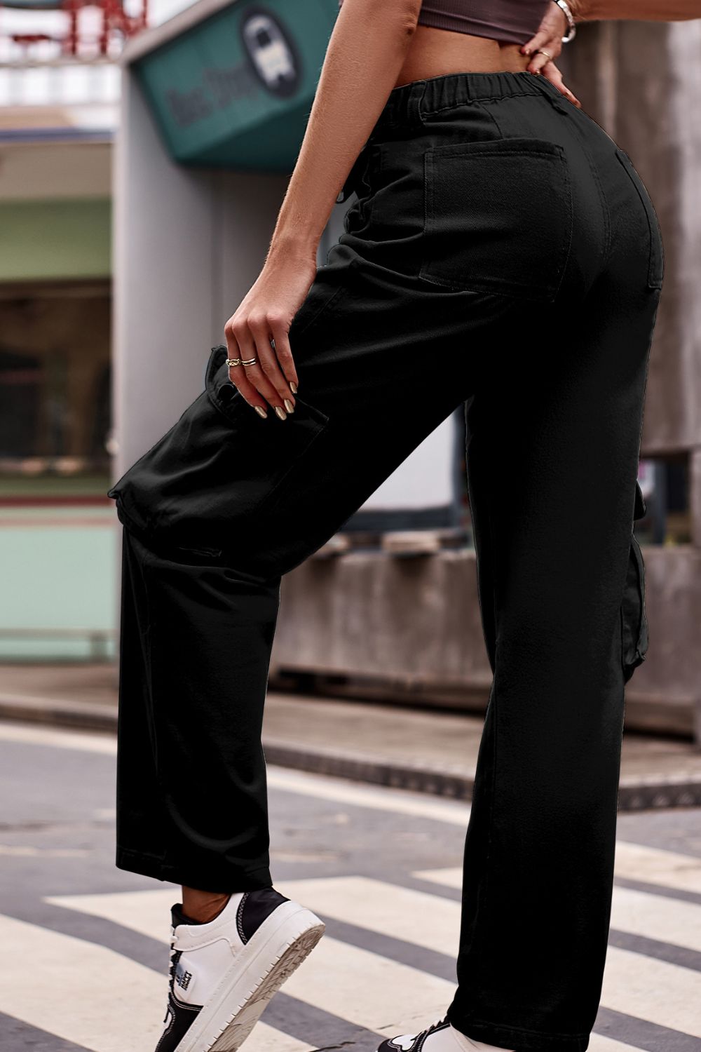 Loose Fit Knee-Pocket Jeans