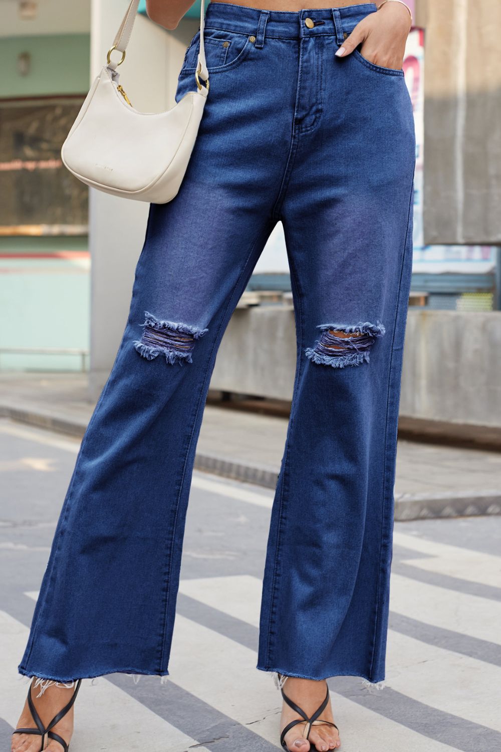 Distressed Loose Fit Jeans